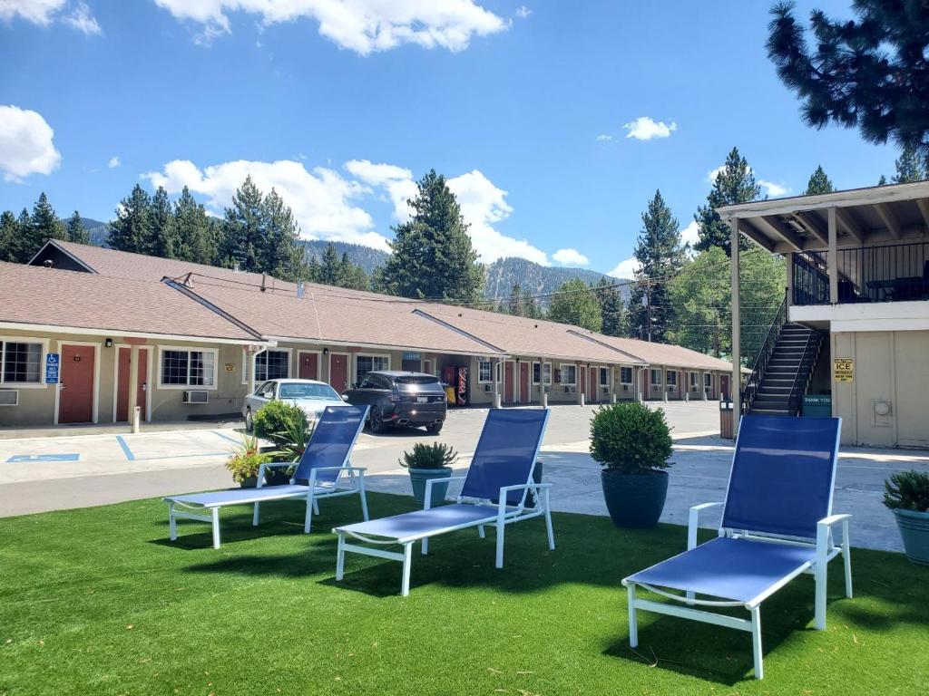 Bluebird Day Inn and Suites with beautiful garden